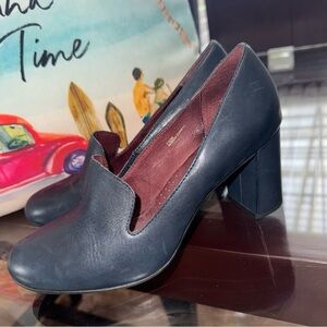ONO Women’s navy blue leather pump heels